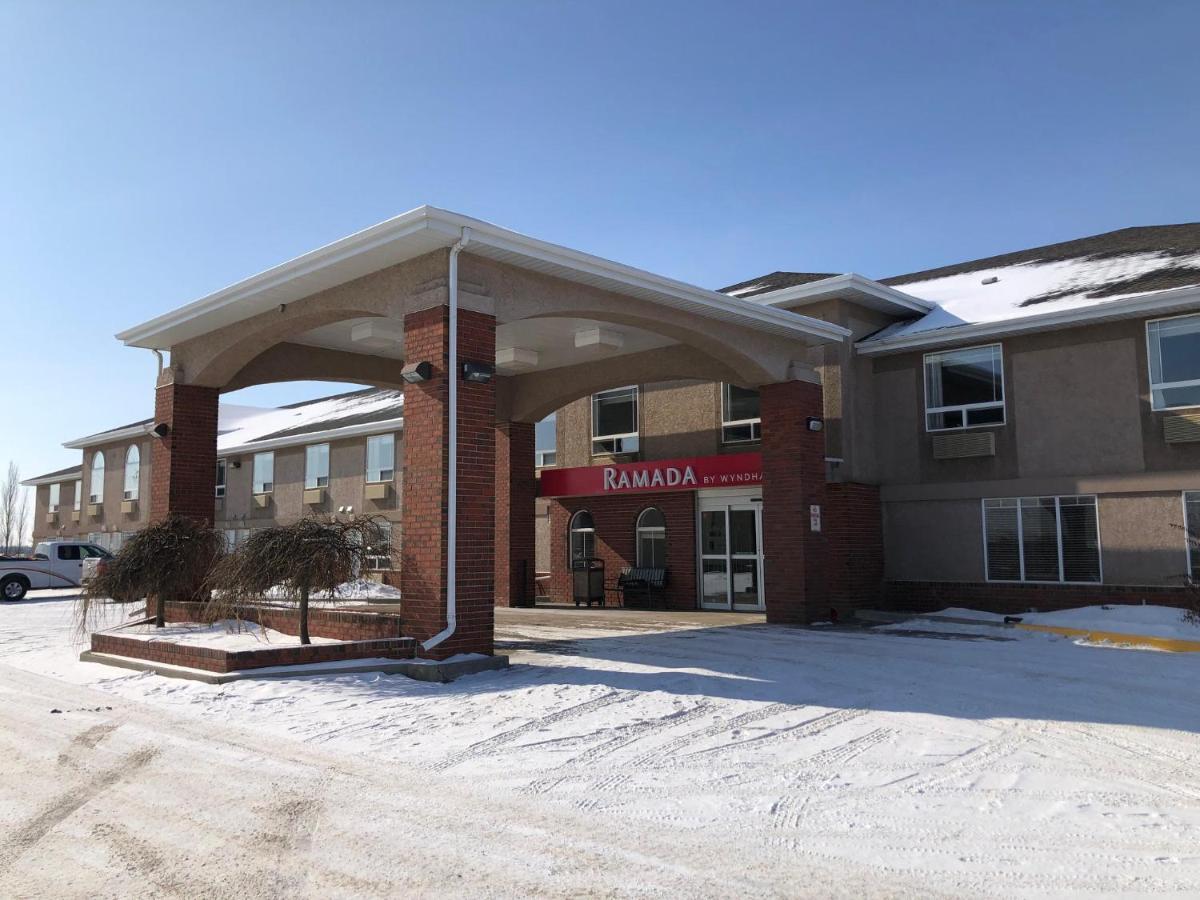 Ramada By Wyndham Ponoka Hotel Exterior photo