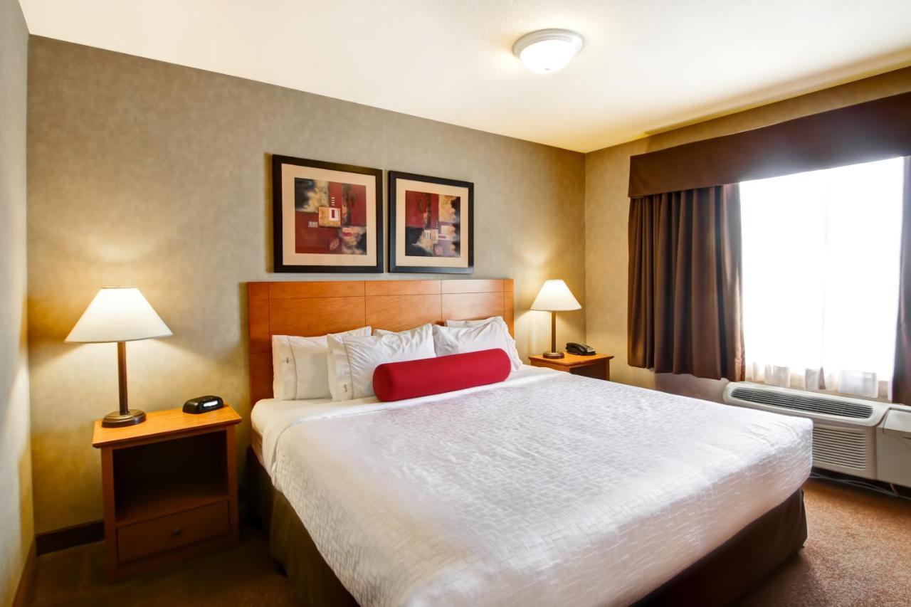 Ramada By Wyndham Ponoka Hotel Exterior photo
