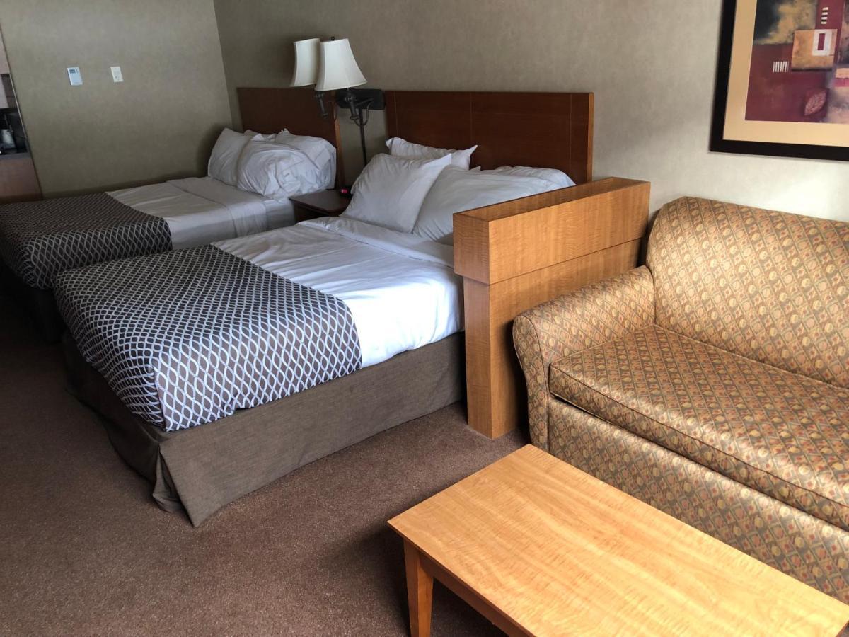 Ramada By Wyndham Ponoka Hotel Exterior photo