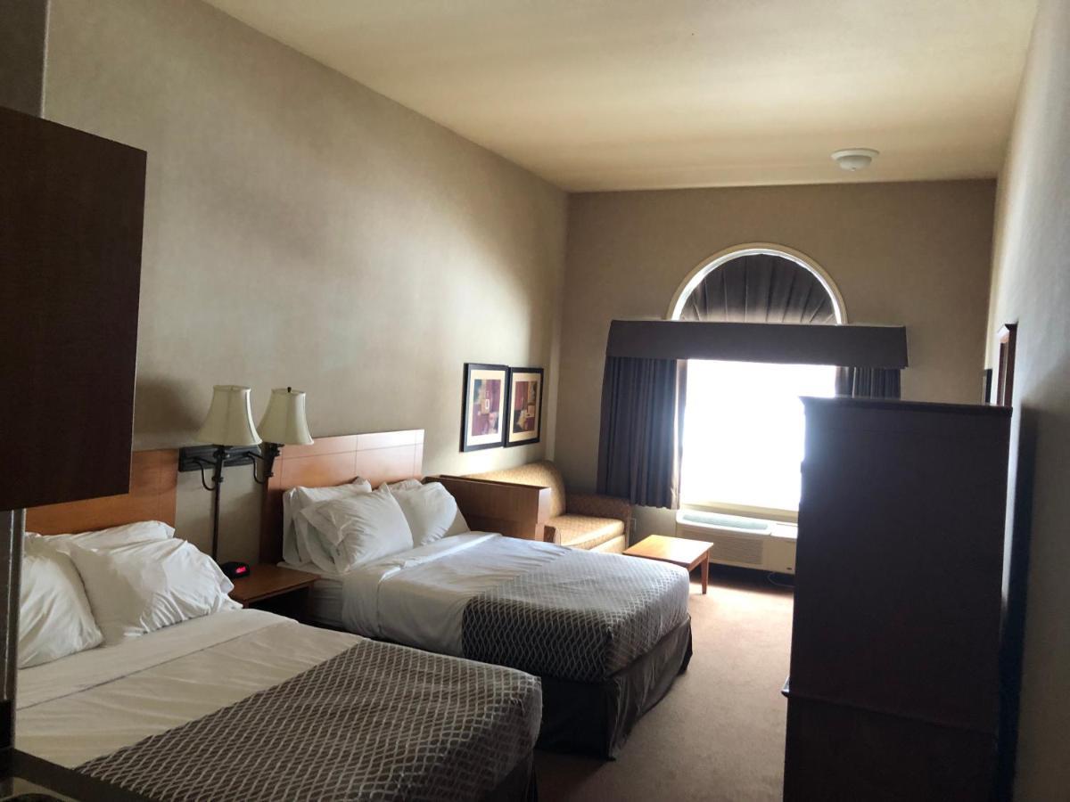 Ramada By Wyndham Ponoka Hotel Exterior photo