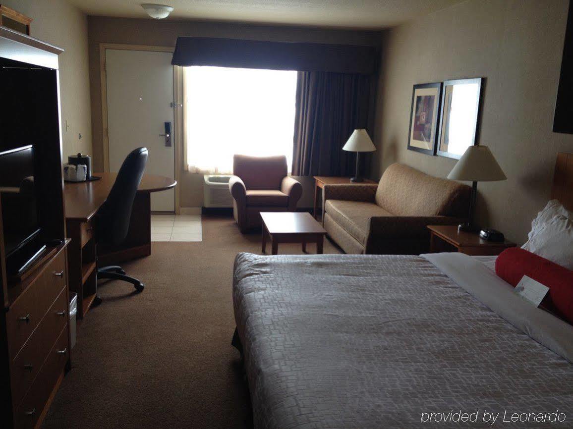 Ramada By Wyndham Ponoka Hotel Exterior photo
