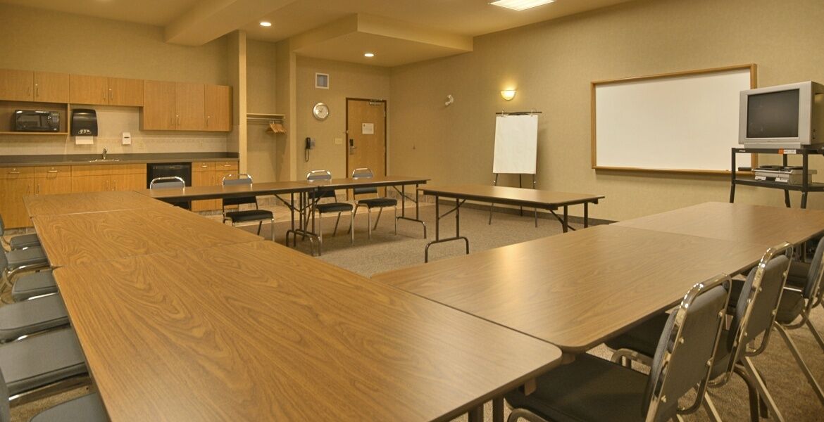 Ramada By Wyndham Ponoka Hotel Exterior photo